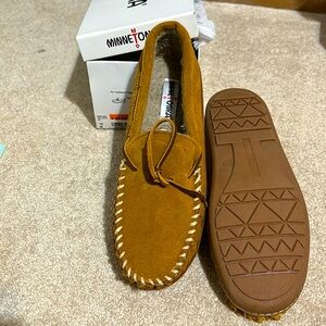 Minnetonka Men’s slippers